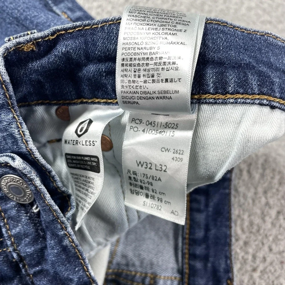 Levis subtle medium